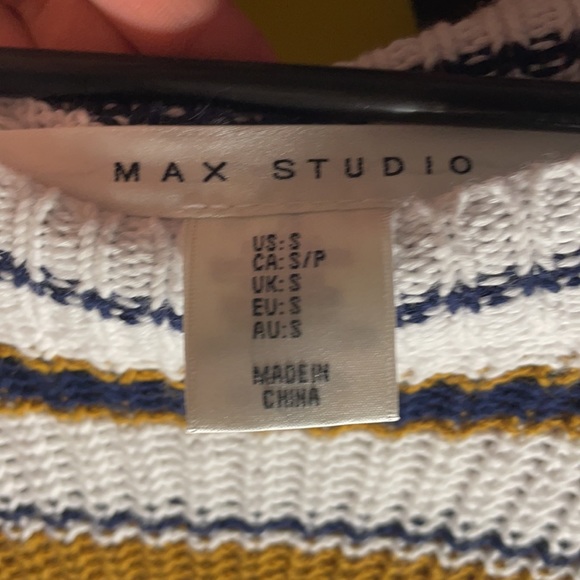A Max studio sweater a little hole up toward the shoulder - Picture 7 of 7